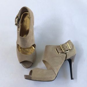 Nine West suede heels size 9